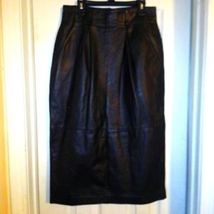 Vintage Black Avanti Leather Skirt, zips up back size 8 Excellent Condition
